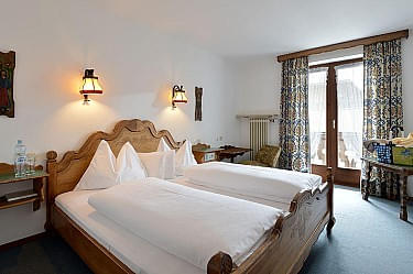 alpenappartementeuropastjohannalpenallee18brigittebadiorschlafzimmer2zimmerapp.jpg